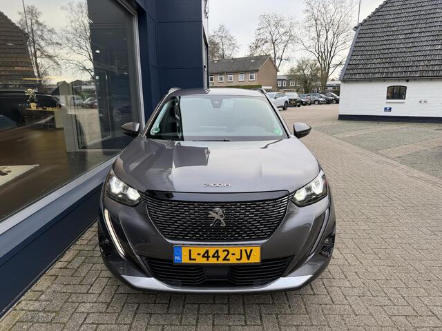 Peugeot 2008 1.2 Turbo 100 PK Allure Pack | 1e Eigenaarsauto met slechts 38.851 km! | Afneembare trekhaak 1200KG | Navigatie | Camera | Hoge Zitpositie | LED verlichting | Cruise Control | Climate Control | 17" Lichtmetalen Wielen | Groot Multimedia scherm met Apple C