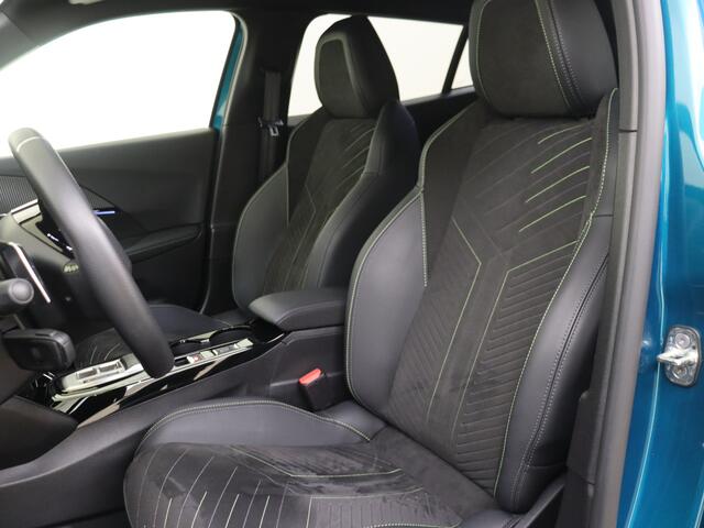 Peugeot 2008 1.2 Hybrid 136 GT | Stoelverwarming | Alcantara | Camera | Navigatie |