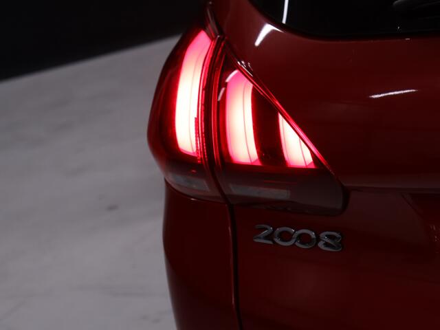 Peugeot 2008 1.2 PureTech Allure *RIEM VERV* [AUTOMAAT, CRUISE CONTROL, APPLE CARPLAY, BLUETOOTH TELEFOON, PDC ACHTER, AUTOMATISCHE AIRCO, LICHTMETALEN VELGEN, NIEUWSTAAT]