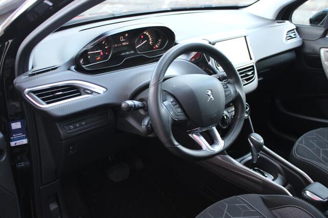 Peugeot 2008 1.2 110PK AUTOMAAT BLUE LION | TREKHAAK | NAVIGATIE | APPLE CARPLAY/ANDROID AUTO | DAB+ | ACHTERUITRIJ CAMERA | PANORAMA DAK | CRUISE | AIRCO |