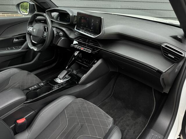 Peugeot 2008 1.2 130 pk GT Pack Panoramadak, ACC, Focal, Dealeronderh.