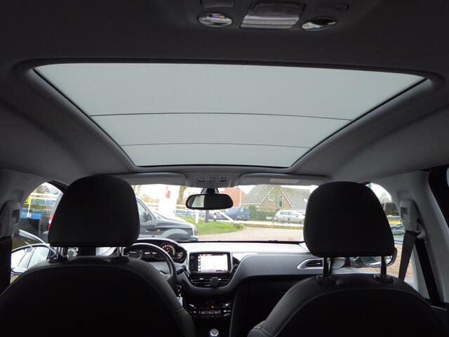 Peugeot 2008 1.2 PureTech Allure Automaat PANODAK, TREKH, NAVI, CLIMA, CRUISE, 1e EIG!!
