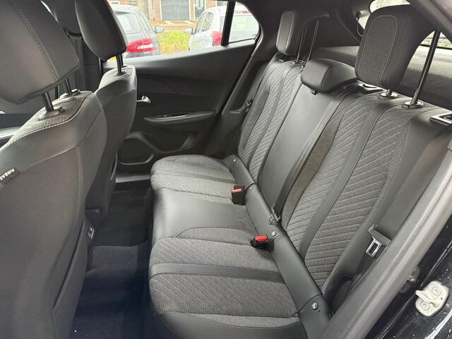 Peugeot 2008 1.2 Hybrid 145 Allure | Climate & Cruise Control | Parkeersensoren voor + achter | AppleCarplay/Android Auto |