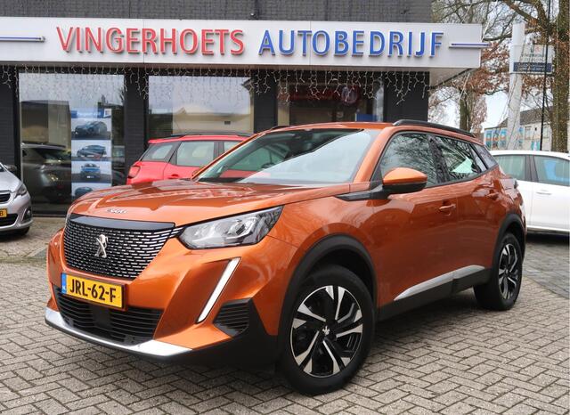 Peugeot 2008 130 Pk Benzine Allure * Navigatie * Keyless Start Button * Dab Radio * 1/2 Lederen Interieur * Climate & Cruise Control * Vingerhoets; Vierde Generatie Eersteklas Service. Al meer dan 100 jaar een begrip in de Brabantse Kempen.
