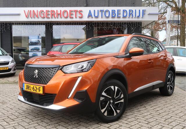 Peugeot 2008 130 Pk Benzine Allure * Navigatie * Keyless Start Button * Dab Radio * 1/2 Lederen Interieur * Climate & Cruise Control * Vingerhoets; Vierde Generatie Eersteklas Service. Al meer dan 100 jaar een begrip in de Brabantse Kempen.
