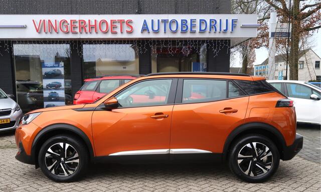 Peugeot 2008 130 Pk Benzine Allure * Navigatie * Keyless Start Button * Dab Radio * 1/2 Lederen Interieur * Climate & Cruise Control * Vingerhoets; Vierde Generatie Eersteklas Service. Al meer dan 100 jaar een begrip in de Brabantse Kempen.