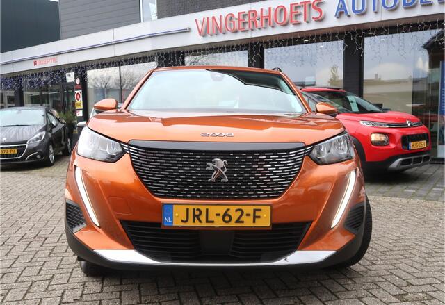 Peugeot 2008 130 Pk Benzine Allure * Navigatie * Keyless Start Button * Dab Radio * 1/2 Lederen Interieur * Climate & Cruise Control * Vingerhoets; Vierde Generatie Eersteklas Service. Al meer dan 100 jaar een begrip in de Brabantse Kempen.