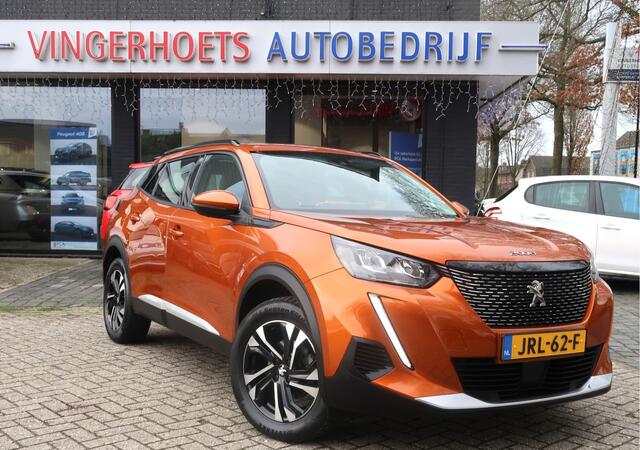 Peugeot 2008 130 Pk Benzine Allure * Navigatie * Keyless Start Button * Dab Radio * 1/2 Lederen Interieur * Climate & Cruise Control * Vingerhoets; Vierde Generatie Eersteklas Service. Al meer dan 100 jaar een begrip in de Brabantse Kempen.