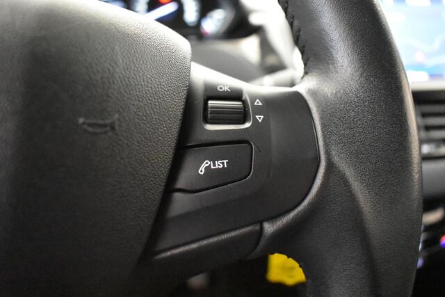 Peugeot 2008 1.2 PureTech 110PK Automaat Navi Cruise PDC V+A