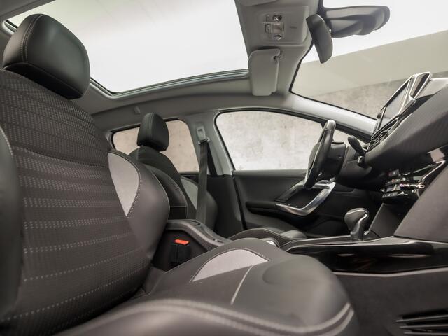 Peugeot 2008 1.2 PureTech Allure Sport Automaat (PANORAMADAK, APPLE CARPLAY, NAVIGATIE, CLIMATE, LEDER, GETINT GLAS, SPORTSTOELEN, PARKEERSENSOREN, LM VELGEN, TREKHAAK, NIEUWSTAAT)