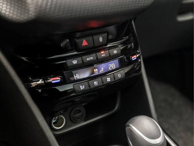 Peugeot 2008 1.2 PureTech Allure Sport Automaat (PANORAMADAK, APPLE CARPLAY, NAVIGATIE, CLIMATE, LEDER, GETINT GLAS, SPORTSTOELEN, PARKEERSENSOREN, LM VELGEN, TREKHAAK, NIEUWSTAAT)