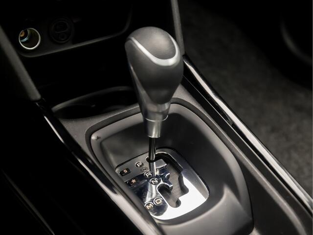 Peugeot 2008 1.2 PureTech Allure Sport Automaat (PANORAMADAK, APPLE CARPLAY, NAVIGATIE, CLIMATE, LEDER, GETINT GLAS, SPORTSTOELEN, PARKEERSENSOREN, LM VELGEN, TREKHAAK, NIEUWSTAAT)