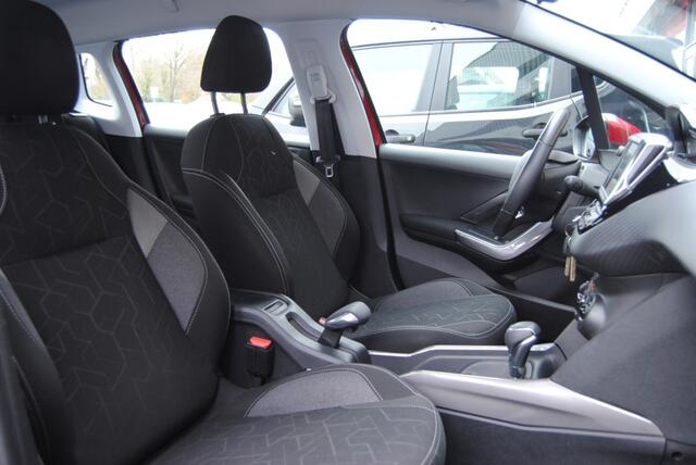 Peugeot 2008 1.2 PureT. Blue Lion | NAV | Apple Carplay | Cruise | Automaat