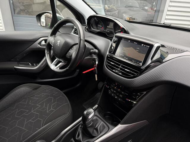 Peugeot 2008 1.2 PureTech Style Clima Navi CarPlay