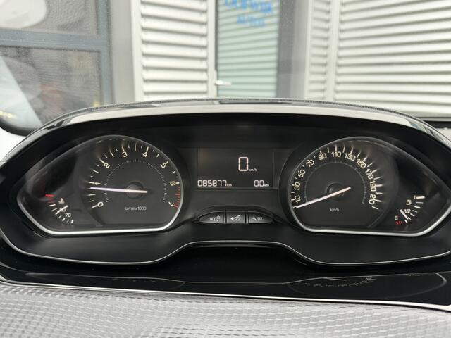 Peugeot 2008 1.2 PureTech Style Clima Navi CarPlay