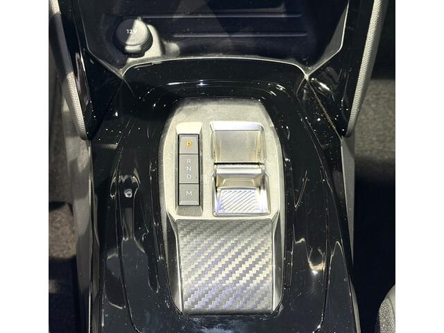 Peugeot 2008 Hybride Benzine 145 Allure Automaat * Voor & Achterzijde Parkeer Camera * Navigatie * Dodehoek Protectie * Adaptive Cruise Control * Vingerhoets; Vierde Generatie Eersteklas Service. Al meer dan 100 jaar een begrip in de Brabantse Kempen.