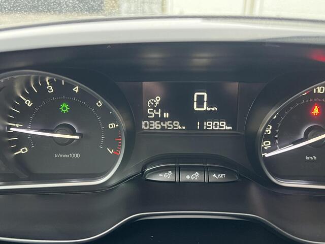 Peugeot 2008 1.2 PureTech Signature Navi Trekhaak LED Parkeerhulp