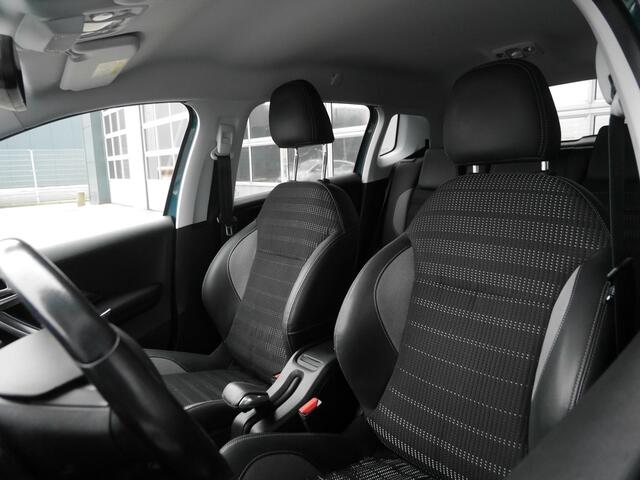 Peugeot 2008 1.2 PureTech Allure | Trekhaak | Lichtmetalen velgen | Apple carplay/Android auto | Regensensor | Achteruitrijcamera | DAB | Extra getint glas | Cruise control | Climate control