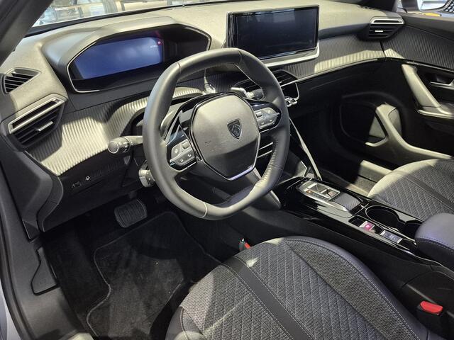 Peugeot 2008 1.2 PureTech 130 Allure | Automaat | Navigatie | Camera | Keyless Entry en Start | Mooie Sterke Motor!! | Draadloze Telefoonlader |