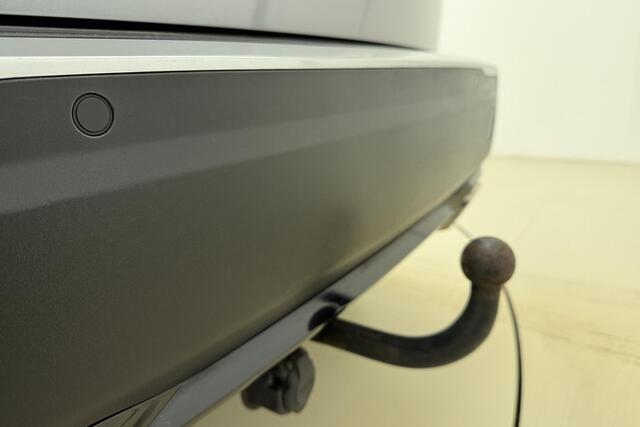 Peugeot 2008 1.2 PureTech Blue Lease Allure 130 PK | Handgeschakeld | Trekhaak | Navigatie | Climate Control | Airco | Cruise Control | Camera | Licht Metalen Velgen