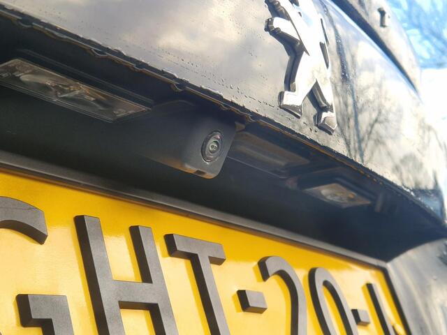 Peugeot 2008 1.2T 130pk Allure Pack | Stoelverwarming | Weinig kilometers | Apple Carplay/Android Auto | Adaptieve Cruise Control | Climate Control