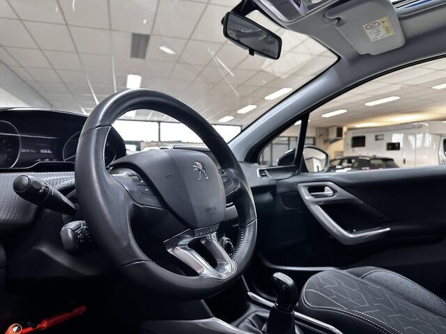 Peugeot 2008 1.2 PureTech Blue Lion /D-Riem Verv. 56.000KM! /Pano-Dak /Apple + Android /DAB+! /Navi /Airco /Cruise /Elek. pakket /Bluetooth /Isofix /LED Dagrijverl. /Getint glas /PDC /Mistlampen.