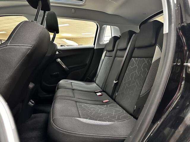 Peugeot 2008 1.2 PureTech Blue Lion /D-Riem Verv. 56.000KM! /Pano-Dak /Apple + Android /DAB+! /Navi /Airco /Cruise /Elek. pakket /Bluetooth /Isofix /LED Dagrijverl. /Getint glas /PDC /Mistlampen.