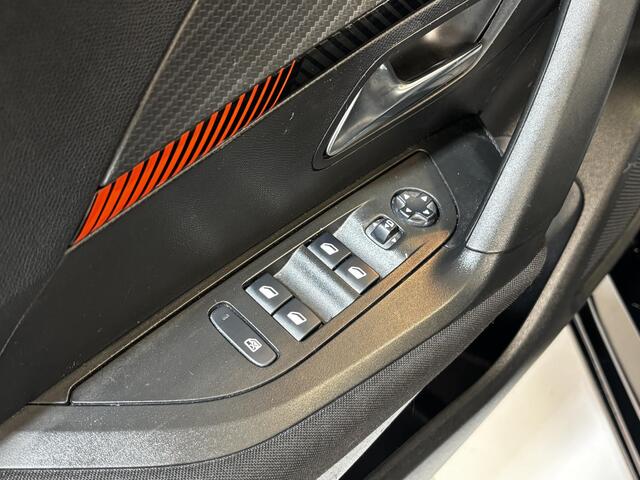 Peugeot 2008 1.2 PureTech Active Pack Navigatie | Android auto / Apple carplay | parkeersensoren achter | Cruise control