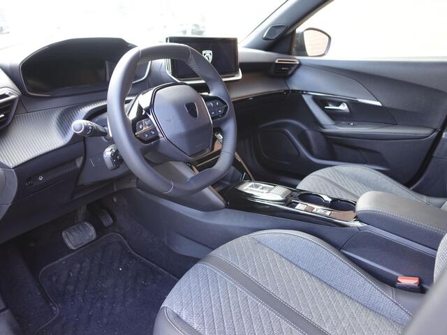 Peugeot 2008 1.2 PureTech 130pk Automaat Allure | Navigatie | Apple Carplay/Android Auto | 360 camera | Parkeersensoren | Blind Spot Assist | Adaptive Cruise Control | Stoelverwarming | Getinte ramen | Climate Control