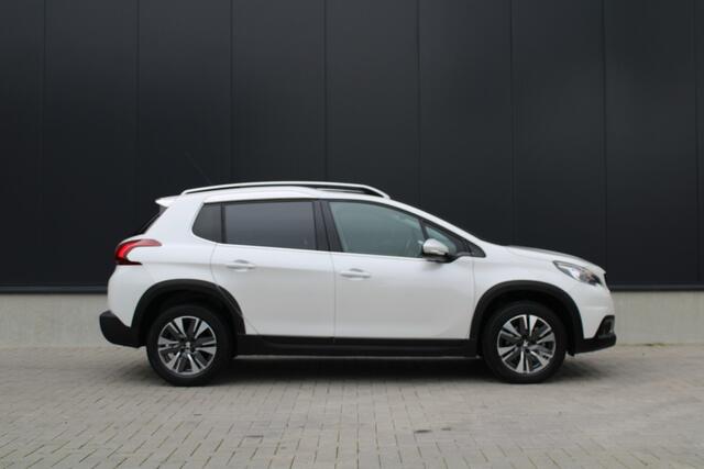 Peugeot 2008 1.2 PureTech Allure 110pk - Panoramadak - Trekhaak - Carplay - Camera - Navi - Cruise - Rijklaar