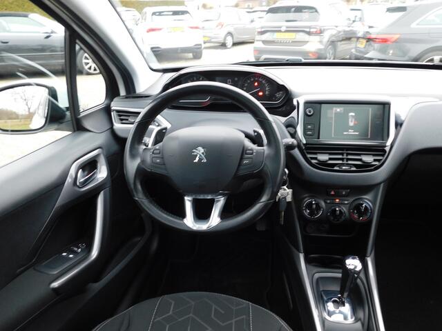 Peugeot 2008 1.2 PureTech Active, Automaat, Panodak