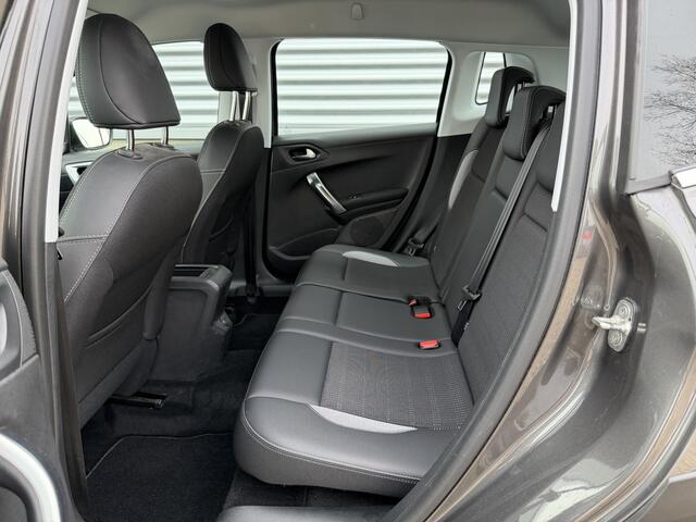 Peugeot 2008 1.2 110pk PureTech Allure [ navi,ecc,pdc,cruise,lmv,trekhaak ]