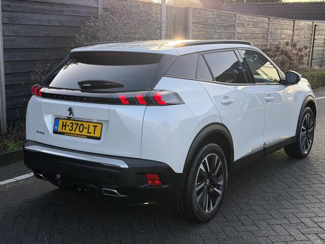 Peugeot 2008 Allure 1.2 PureTech 130PK Navigatie, Achteruitrijcamera, Panoramadak, Keyless Start, Trekhaak, Parkeersensoren, Apple Carplay, Android Auto