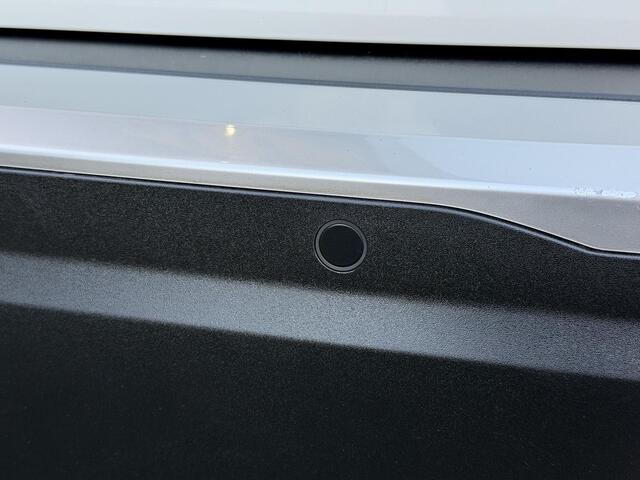 Peugeot 2008 Allure 1.2 PureTech 130PK Navigatie, Achteruitrijcamera, Panoramadak, Keyless Start, Trekhaak, Parkeersensoren, Apple Carplay, Android Auto