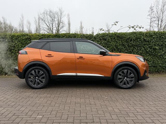 Peugeot 2008 GT-Line 1.2 PureTech 130PK EAT8 Automaat Navigatie, Achteruitrijcamera, Leder, Panoramadak, Stoelverwarming, Massage, Trekhaak