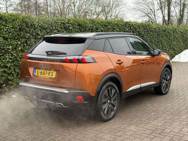 Peugeot 2008 GT-Line 1.2 PureTech 130PK EAT8 Automaat Navigatie, Achteruitrijcamera, Leder, Panoramadak, Stoelverwarming, Massage, Trekhaak