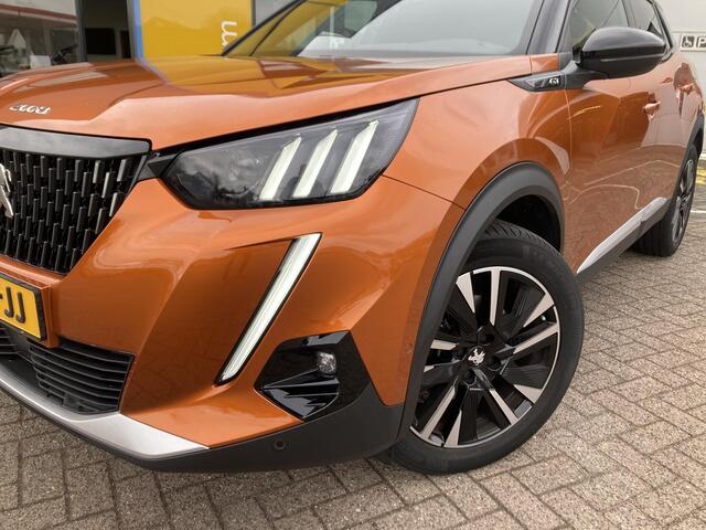 Peugeot 2008 1.2 PureTech GT Pack 155pk Automaat | Navigatie | Dealer onderhouden | Adaptive Cruise control | Camera | Parkeersensoren | Trekhaak | Keyless Entry + Start | 18" LMV