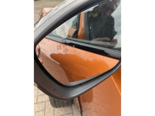 Peugeot 2008 1.2 PureTech GT Pack 155pk Automaat | Navigatie | Dealer onderhouden | Adaptive Cruise control | Camera | Parkeersensoren | Trekhaak | Keyless Entry + Start | 18" LMV