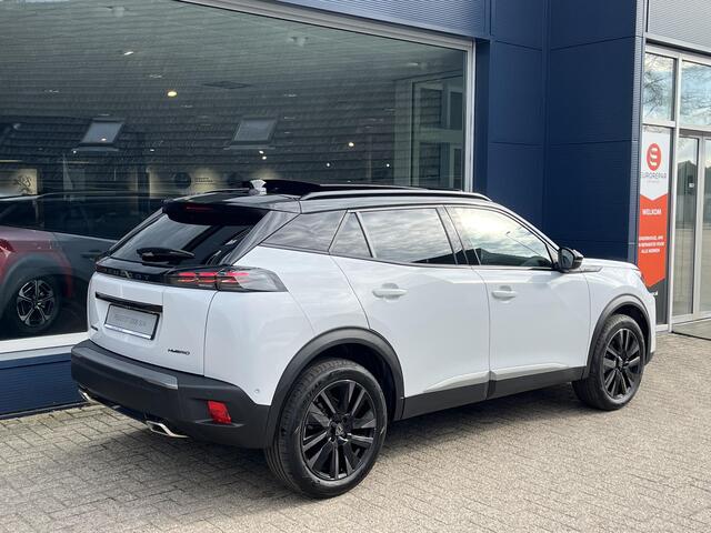 Peugeot 2008 1.2 Hybrid 145 GT Automaat Hybride | Panorama Schuif-/Kanteldak | Alcantara Stoelen met Verwarming en Massage | Navigatie | 360 Graden Camera | 18 Inch Evissa | Keyless Entry | Full LED Verlichting | Zwart Dak | Dode Hoek Detectie | Cruise Control Adapti