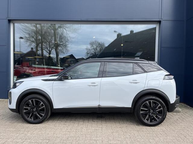 Peugeot 2008 1.2 Hybrid 145 GT Automaat Hybride | Panorama Schuif-/Kanteldak | Alcantara Stoelen met Verwarming en Massage | Navigatie | 360 Graden Camera | 18 Inch Evissa | Keyless Entry | Full LED Verlichting | Zwart Dak | Dode Hoek Detectie | Cruise Control Adapti