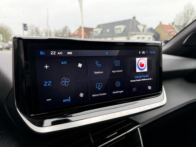Peugeot 2008 1.2 Hybrid 145 Allure | Climate & Cruise Control | Parkeersensoren voor + achter | AppleCarplay/Android Auto |