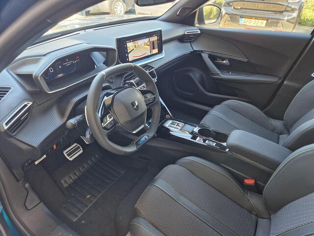 Peugeot 2008 1.2 Hybrid 145 GT | Automaat | Climate & Cruise control | Parkeersensoren & Camera's V+A