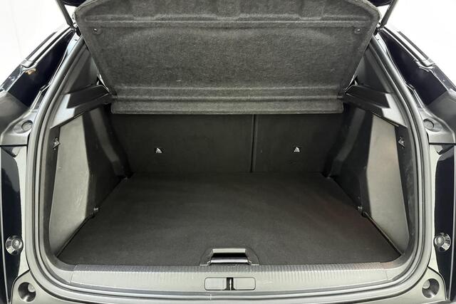 Peugeot 2008 1.2 PureTech Allure Climate Control l Cruise Control l Apple Carplay & Android Auto l DAB l Bluetooth l LED l