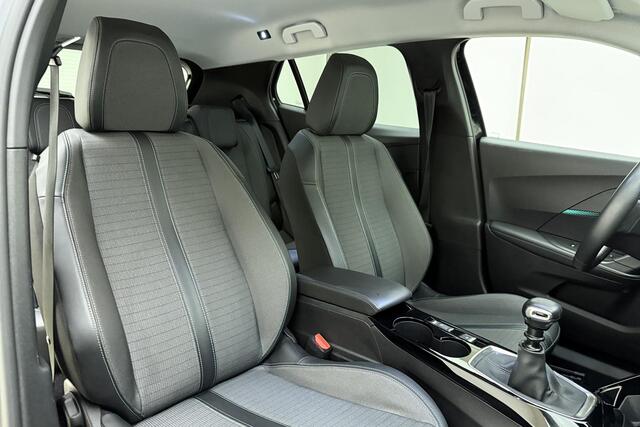 Peugeot 2008 1.2 PureTech Allure Climate Control l Cruise Control l Apple Carplay & Android Auto l DAB l Bluetooth l LED l