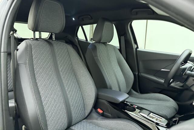 Peugeot 2008 1.2 Hybrid Allure | 145PK | AUTOMAAT | Keyless Entree | Climate Control | Cruise Control | Parkeersensoren Rondom | Apple Carplay/Android Auto Draadloos |