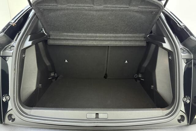 Peugeot 2008 1.2 Hybrid 145 Allure | Climate & Cruise Control | Parkeersensoren voor + achter | AppleCarplay/Android Auto |