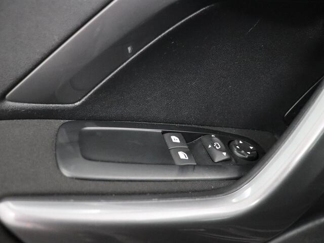 Peugeot 2008 1.2 PureTech Blue Lion Automaat / APPLE & ANDROID CARPLAY / GLAZEN DAK / CRUISE CONTROL / NAVIGATIE /