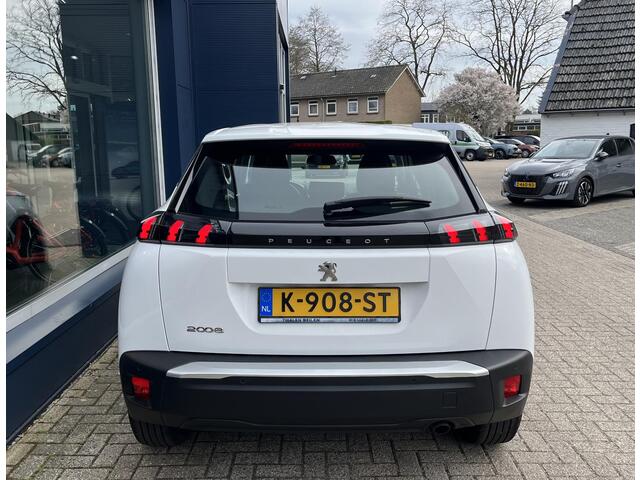 Peugeot 2008 1.2 Turbo 100 PK Active Pack | Navigatie | Apple carplay | Hoge zitpositie | Parkeersensoren | Climate Control | Cruise Control | Lichtmetalen velgen |