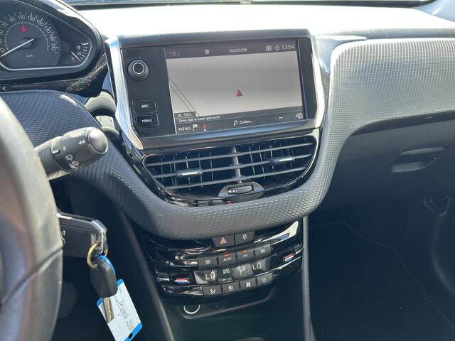 Peugeot 2008 1.2 PureTech Allure | Nieuw Binnen | Automaat | Navigatie | Climate Control | Trekhaak | PDC |