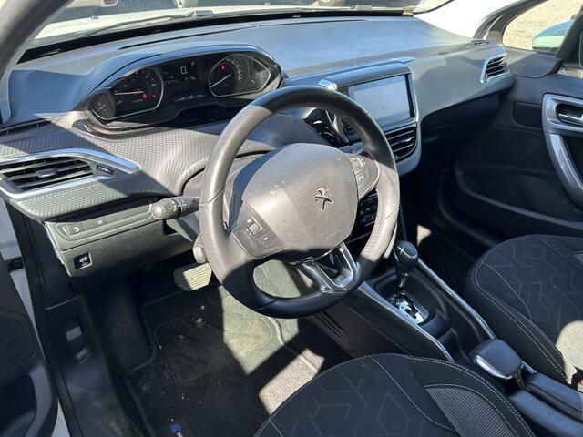 Peugeot 2008 1.2 PureTech Allure | Nieuw Binnen | Automaat | Navigatie | Climate Control | Trekhaak | PDC |